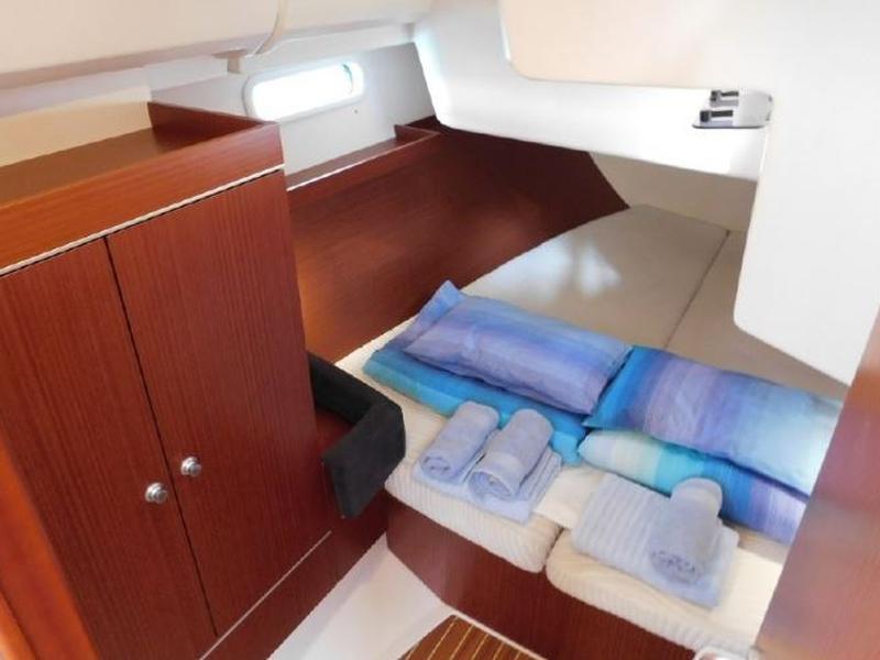 Book yachts online - sailboat - Hanse 415 - Mickey - rent