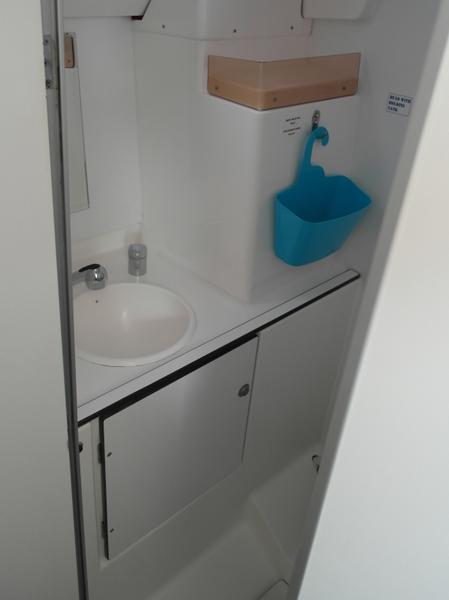 Book yachts online - sailboat - Dufour Atoll 6 - Nephele - rent