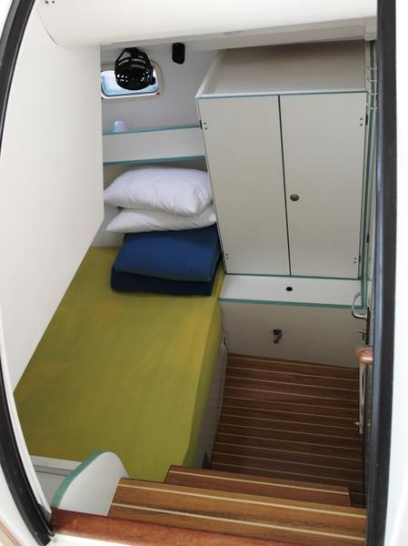 Book yachts online - sailboat - Dufour Atoll 6 - Nephele - rent