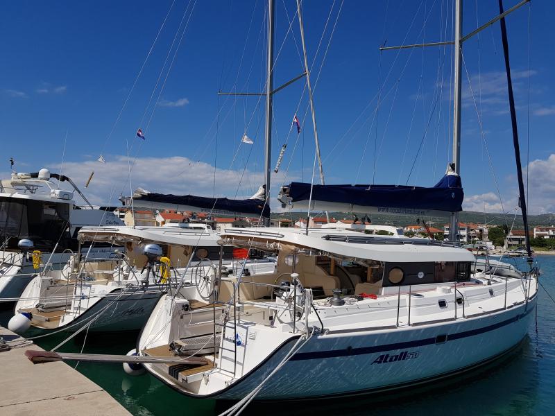 Book yachts online - sailboat - Dufour Atoll 6 - The Big One - rent