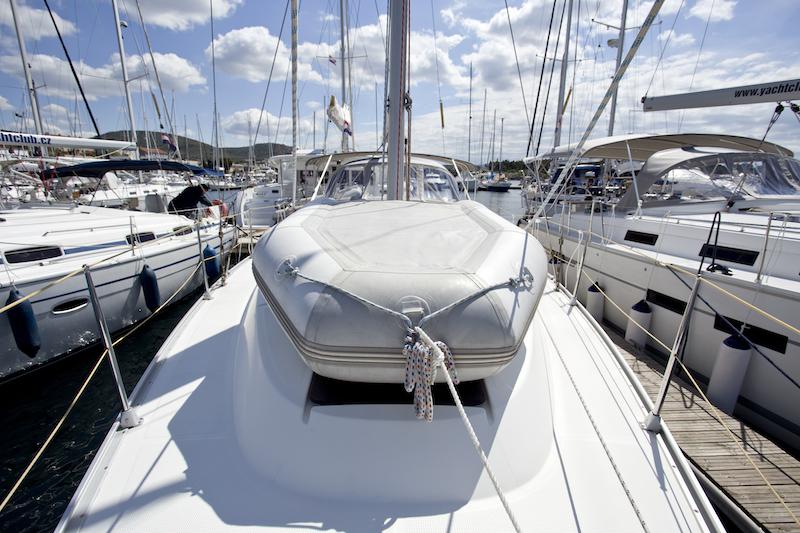 Book yachts online - sailboat - Bavaria 36 Cruiser - Mystic - rent