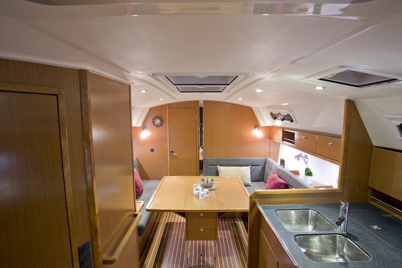 Book yachts online - sailboat - Bavaria 36 Cruiser - Mystic - rent