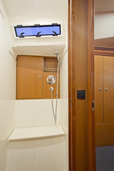 Book yachts online - sailboat - Bavaria 45 - Bonata - rent