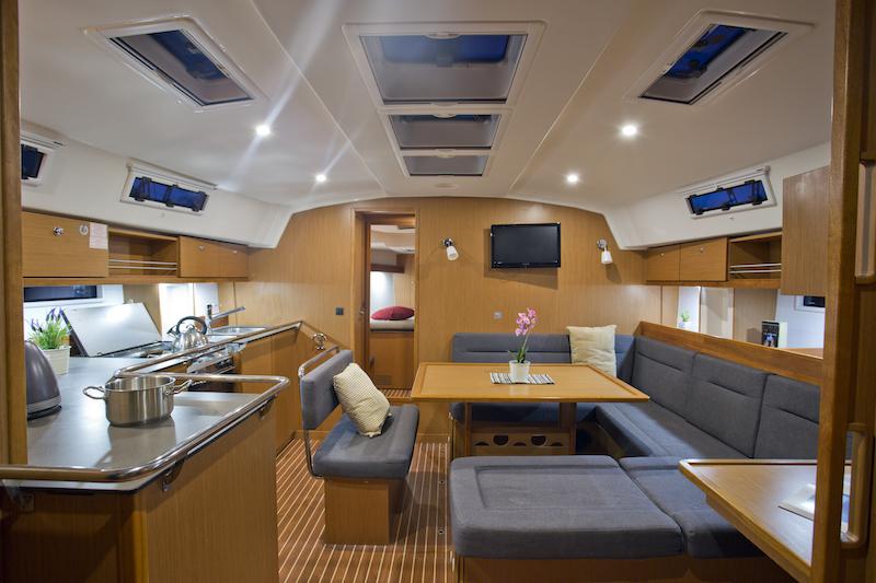 Book yachts online - sailboat - Bavaria 45 - Bonata - rent