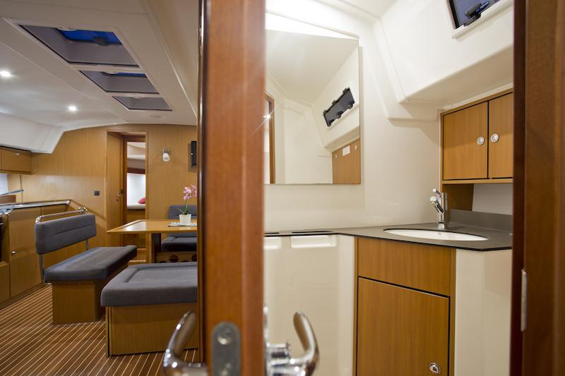 Book yachts online - sailboat - Bavaria 45 - Bonata - rent