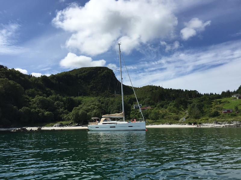 Book yachts online - sailboat - Dufour 410 Grand Large - Sjarm - rent