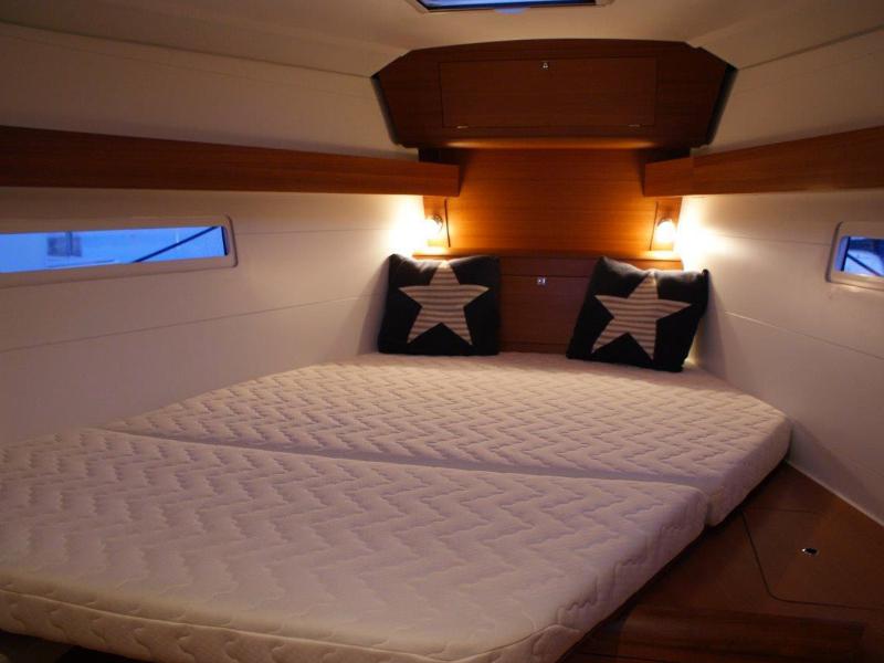 Book yachts online - sailboat - Dufour 410 Grand Large - Sjarm - rent