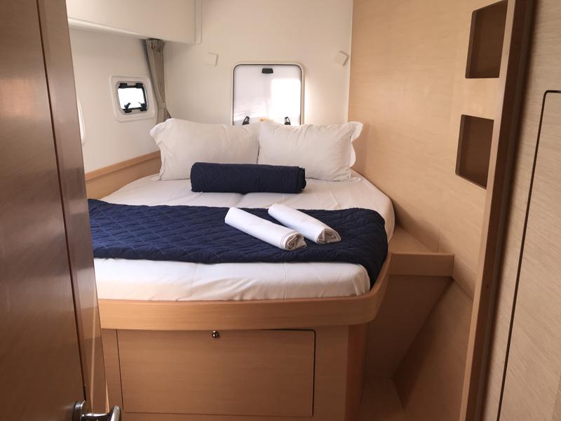 Book yachts online - catamaran - Lagoon 42 - Beta Persei II (A/C, WM, Generator, Inverter) - rent