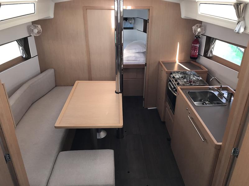 Book yachts online - sailboat - Oceanis 38.1 - Denebola I - rent