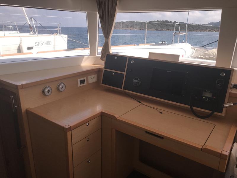 Book yachts online - catamaran - Lagoon 450F - Kaus Australis (A/C, WM, Generator, Inverter) - rent