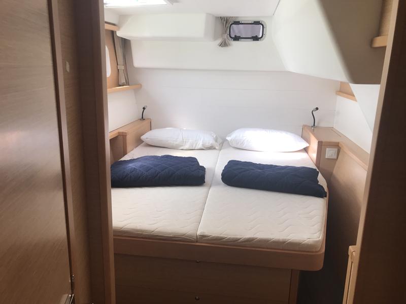 Book yachts online - catamaran - Lagoon 450F - Kaus Australis (A/C, WM, Generator, Inverter) - rent