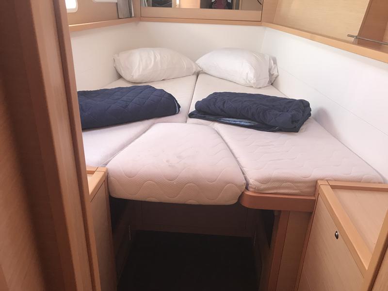 Book yachts online - catamaran - Lagoon 450F - Kaus Australis (A/C, WM, Generator, Inverter) - rent