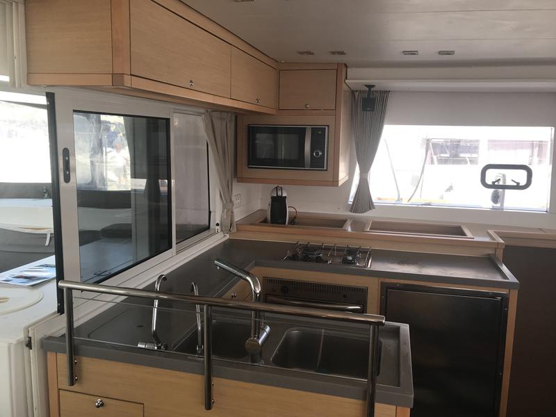 Book yachts online - catamaran - Lagoon 450F - Kaus Australis (A/C, WM, Generator, Inverter) - rent