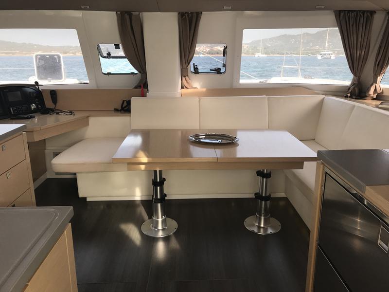 Book yachts online - catamaran - Helia 44 - Pixie Dixie (A/C, Generator) - rent