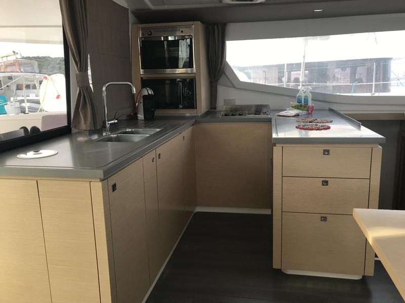 Book yachts online - catamaran - Helia 44 - Pixie Dixie (A/C, Generator) - rent