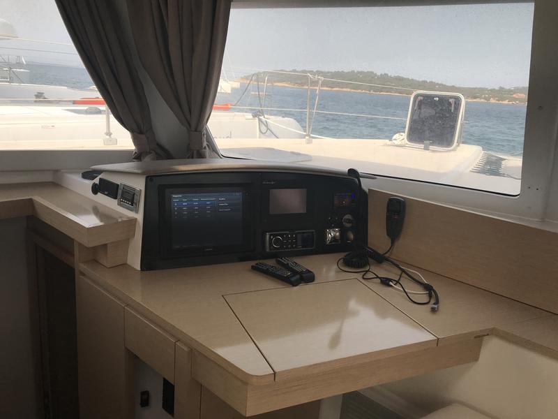 Book yachts online - catamaran - Helia 44 - Pixie Dixie (A/C, Generator) - rent