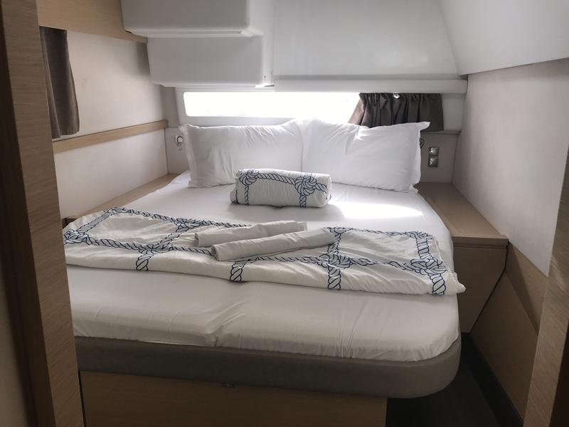 Book yachts online - catamaran - Helia 44 - Pixie Dixie (A/C, Generator) - rent