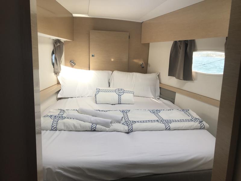 Book yachts online - catamaran - Helia 44 - Pixie Dixie (A/C, Generator) - rent