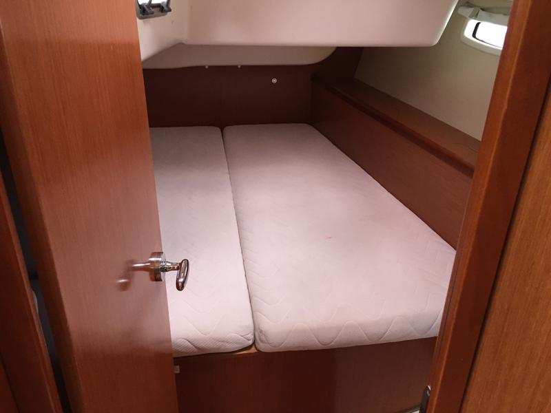 Book yachts online - sailboat - Oceanis 43 - Silly Shark (GND) - rent