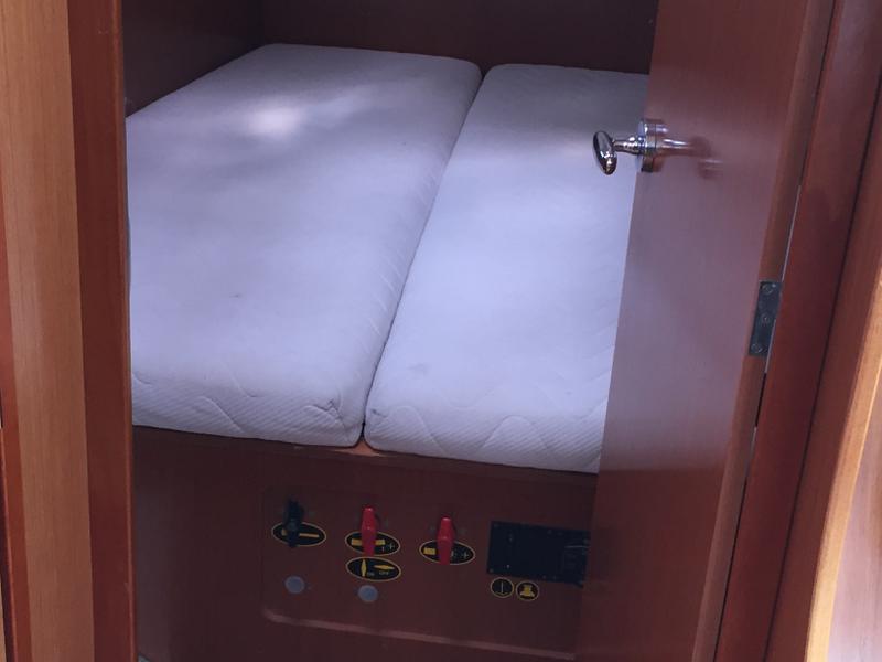 Book yachts online - sailboat - Oceanis 43 - Silly Shark (GND) - rent