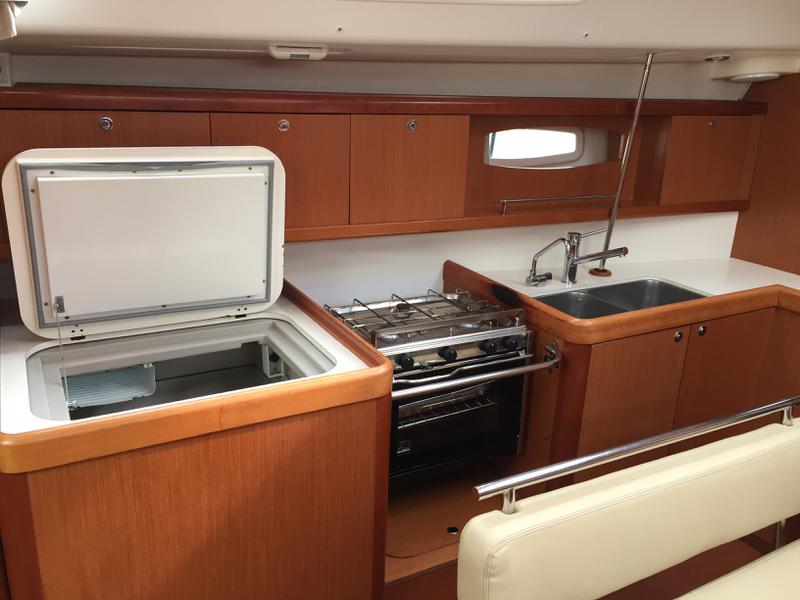 Book yachts online - sailboat - Oceanis 43 - Silly Shark (GND) - rent