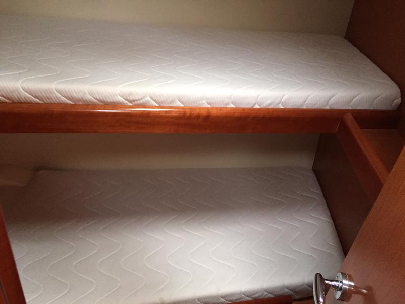 Book yachts online - sailboat - Oceanis 43 - Silly Shark (GND) - rent