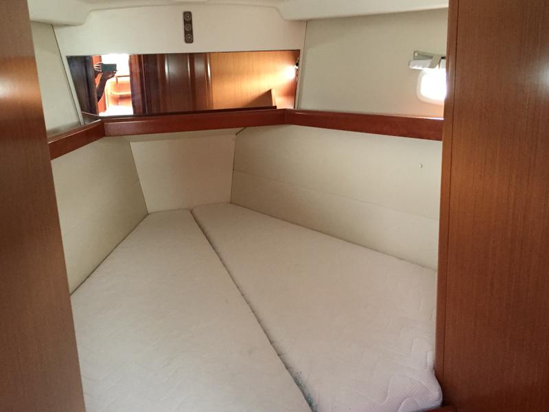 Book yachts online - sailboat - Oceanis 43 - Silly Shark (GND) - rent