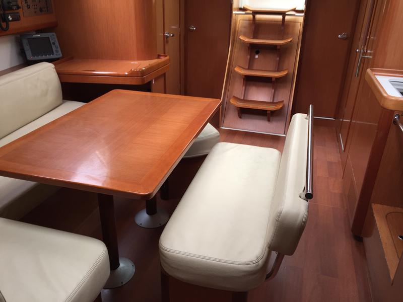 Book yachts online - sailboat - Oceanis 43 - Silly Shark (GND) - rent