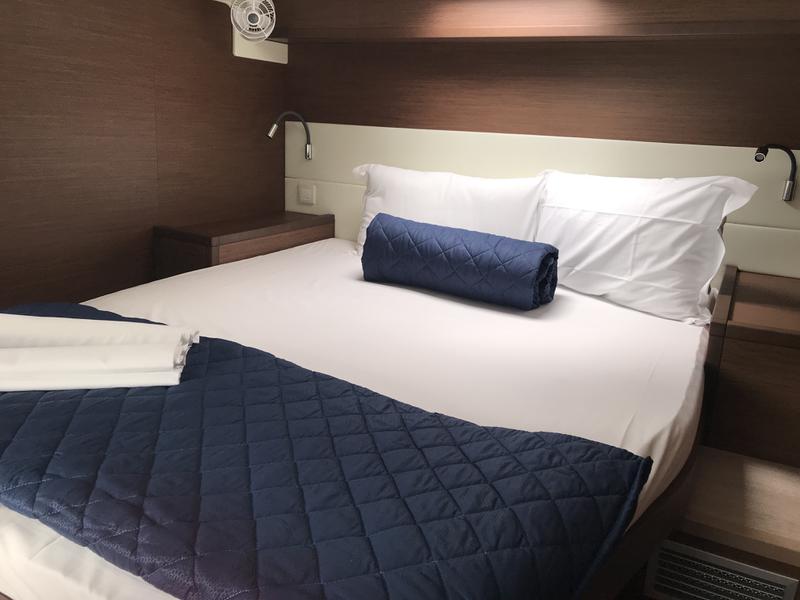 Book yachts online - catamaran - Lagoon 52F - 6 cab - Dugongo II (GND) (6 cab + 1 crew) (A/C, WM, Generator, Inverter, Tender Lift) - rent