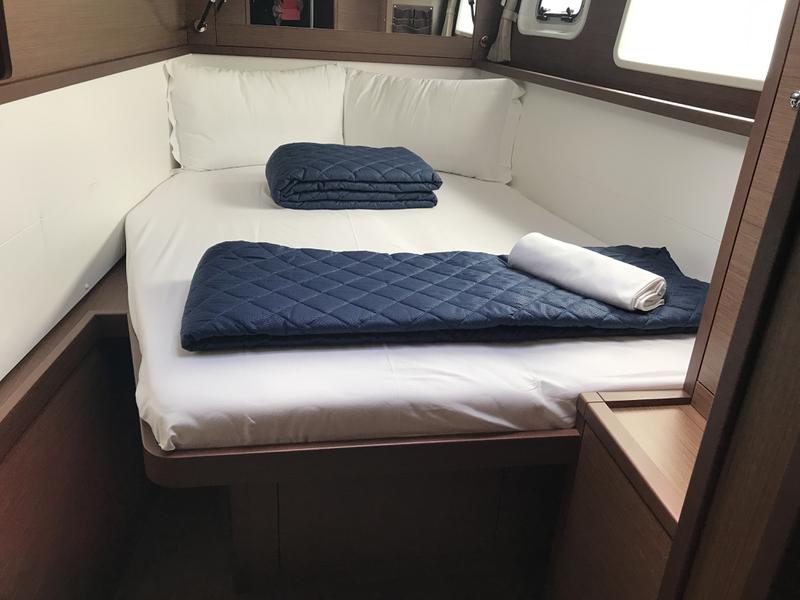 Book yachts online - catamaran - Lagoon 450F - Rigel Kentaurus (A/C, WM, Generator, Inverter) - rent