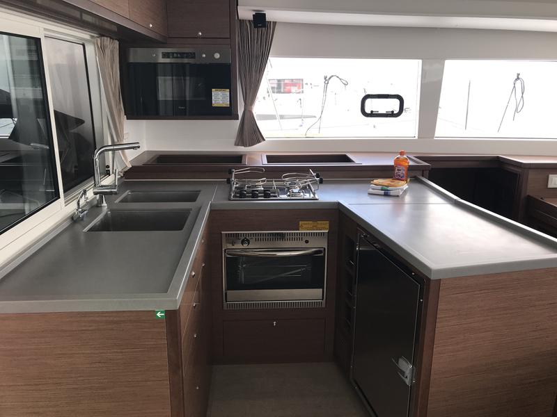 Book yachts online - catamaran - Lagoon 450F - Rigel Kentaurus (A/C, WM, Generator, Inverter) - rent