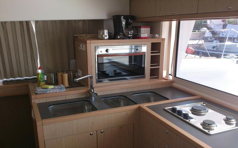 Book yachts online - catamaran - Lagoon 400 S2 - Luna Lu (PMI) - rent