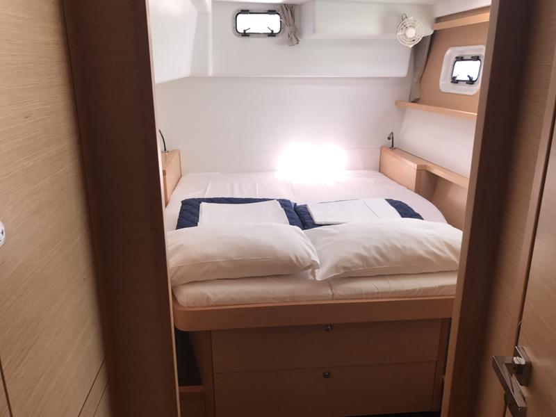 Book yachts online - catamaran - Lagoon 450F - Only Blue (WM, Generator, Inverter, Fans) - rent