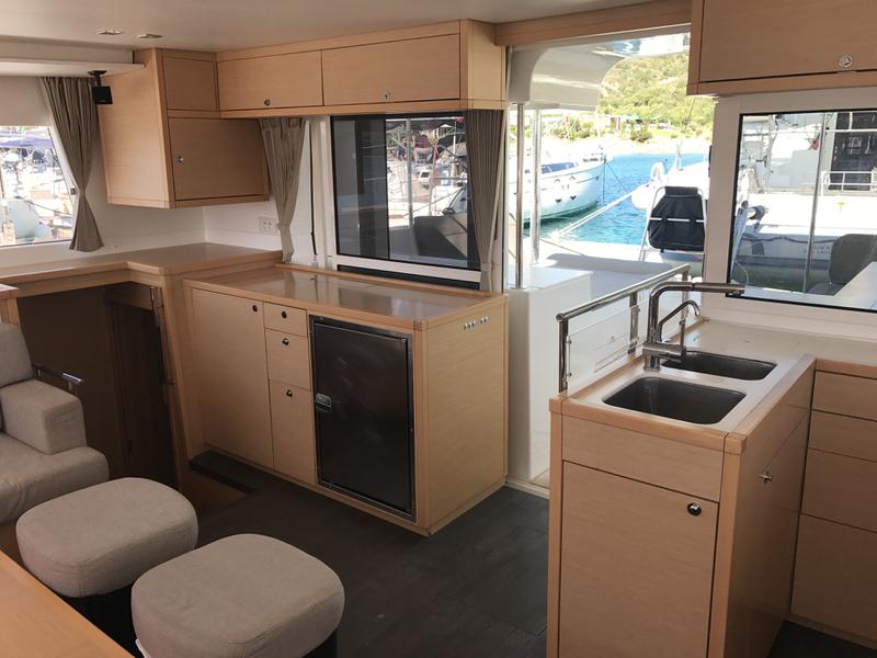 Book yachts online - catamaran - Lagoon 450F - Only Blue (WM, Generator, Inverter, Fans) - rent
