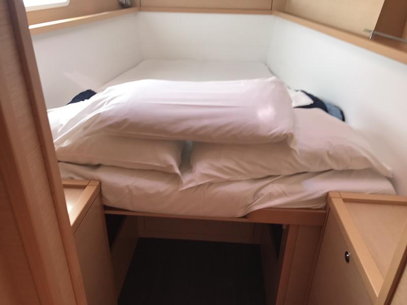 Book yachts online - catamaran - Lagoon 450F - Only Blue (WM, Generator, Inverter, Fans) - rent