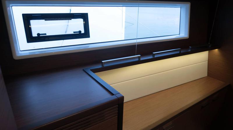 Book yachts online - catamaran - Lagoon 620 - Blue Eclipse - rent