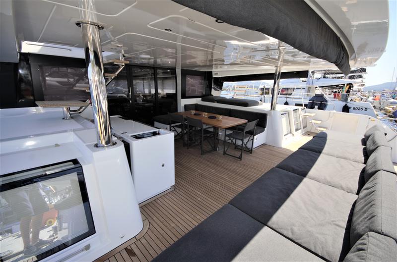Book yachts online - catamaran - Lagoon 620 - Blue Eclipse - rent
