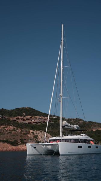 Book yachts online - catamaran - Lagoon 620 - Blue Eclipse - rent