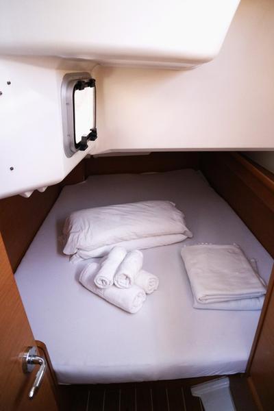 Book yachts online - sailboat - Sun Odyssey 379 - Erin (PMI) - rent