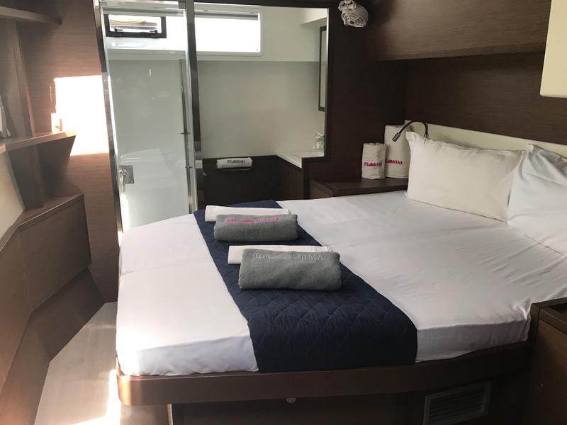 Book yachts online - catamaran - Lagoon 52F (5 cab) - Big Mama (AC, WM, Generator, Inverter, Tender Lift) - rent