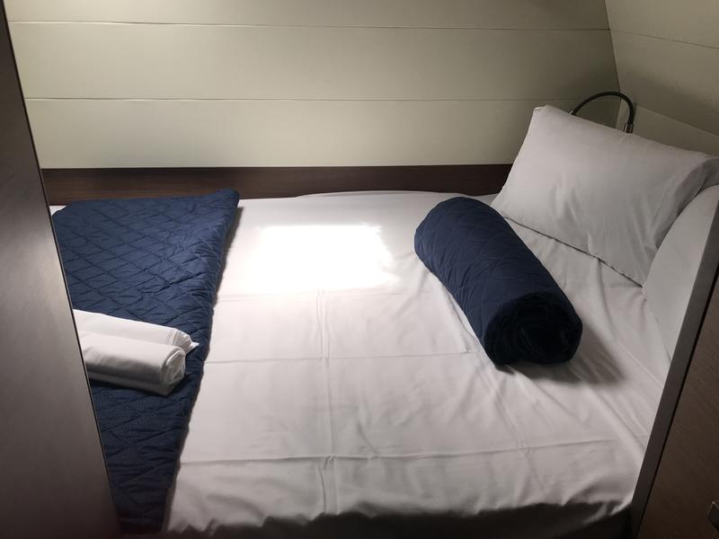 Book yachts online - catamaran - Lagoon 52F - 6 cab - Dugongo II (SXM) (6 cab + 1 crew) (A/C, WM, Generator, Inverter, Tender Lift) - rent