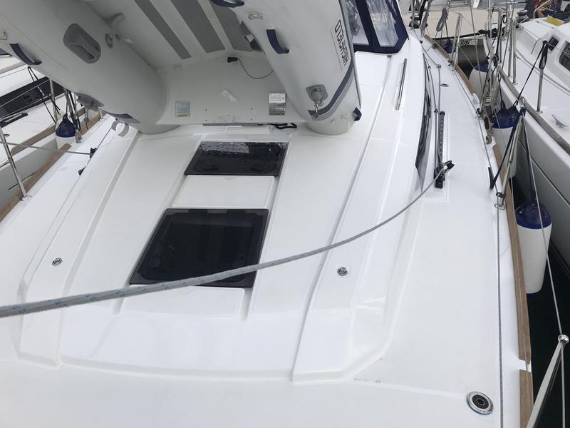Book yachts online - sailboat - Oceanis 38.1 - Avior - rent