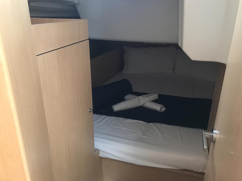 Book yachts online - sailboat - Oceanis 38.1 - Avior - rent