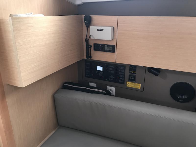 Book yachts online - sailboat - Oceanis 38.1 - Avior - rent