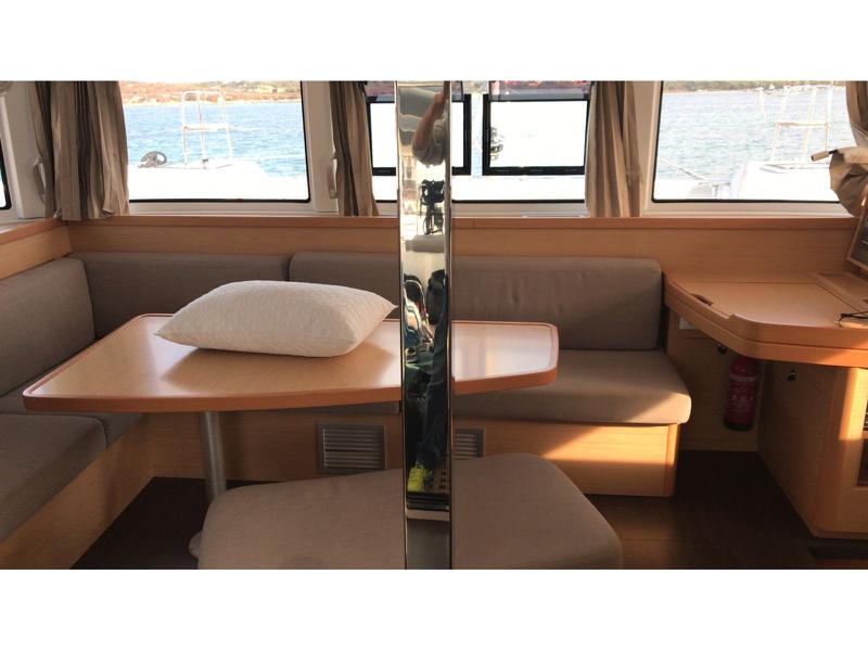 Book yachts online - catamaran - Lagoon 42 - Benetnash II (GND) (A/C, WM, Generator, Inverter) - rent