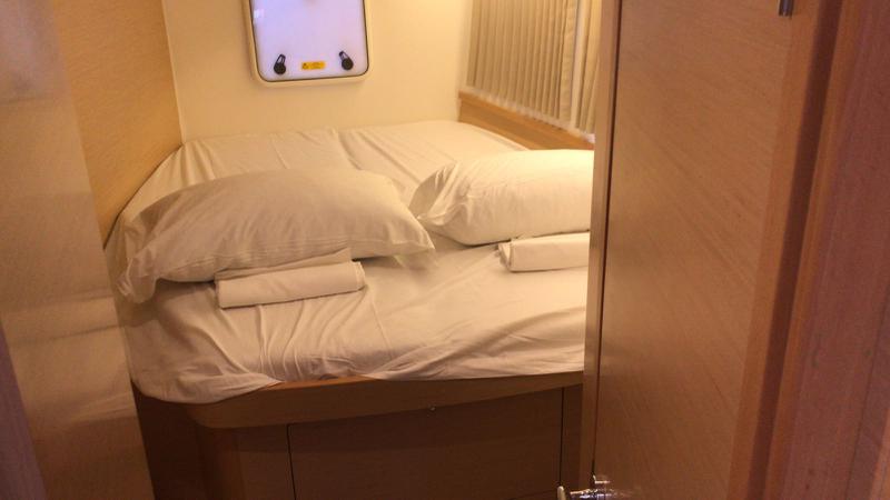 Book yachts online - catamaran - Lagoon 42 - Benetnash II (GND) (A/C, WM, Generator, Inverter) - rent