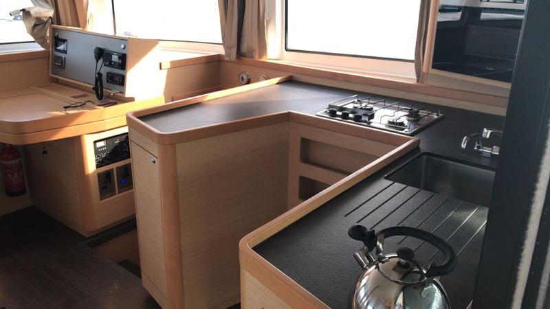Book yachts online - catamaran - Lagoon 42 - Benetnash II (GND) (A/C, WM, Generator, Inverter) - rent