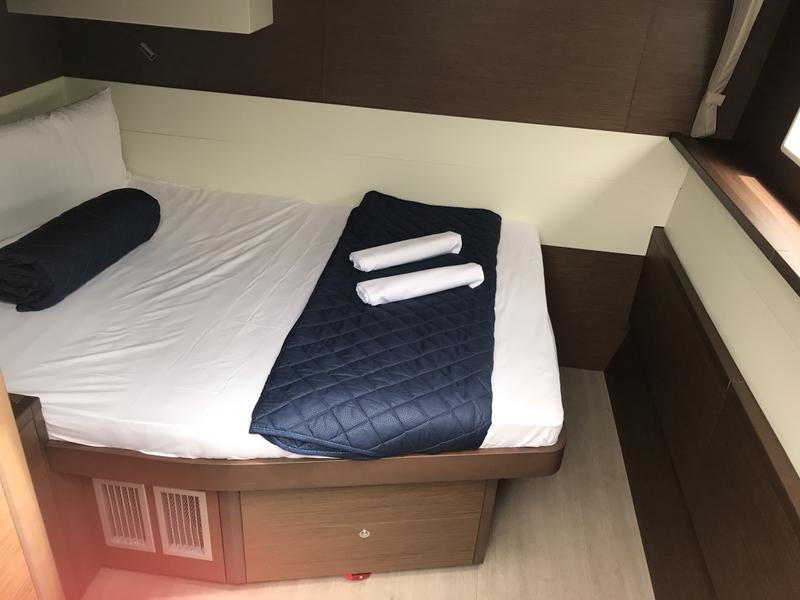 Book yachts online - catamaran - Lagoon 52F - 6 cab - Dugongo II (A/C, WM, Generator, Inverter, Tender Lift) - rent