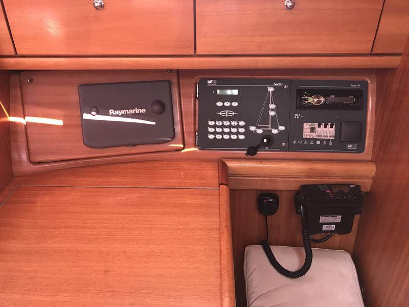 Book yachts online - sailboat - Bavaria 31 Cruiser - Maya - rent