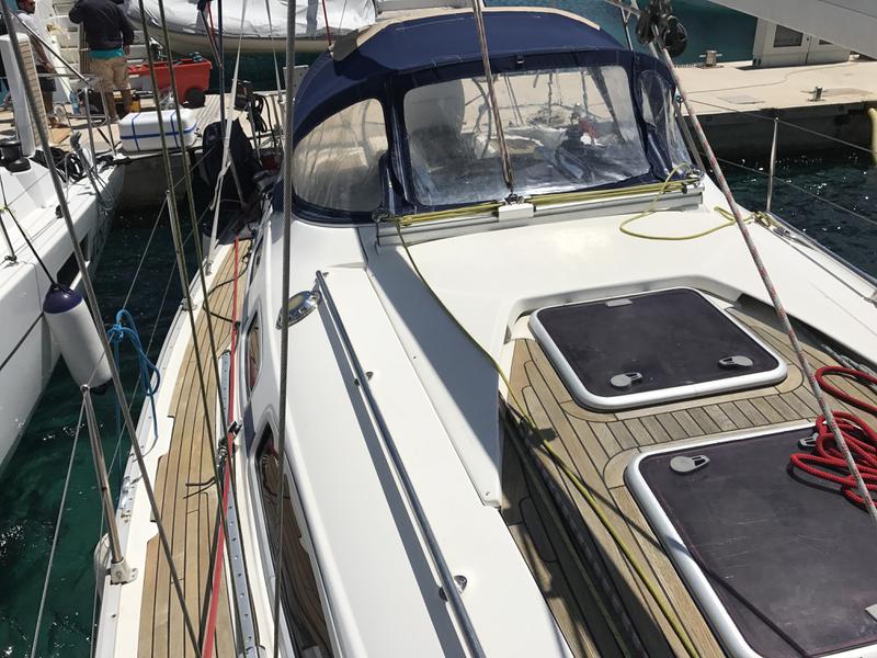 Book yachts online - sailboat - Bavaria 31 Cruiser - Maya - rent